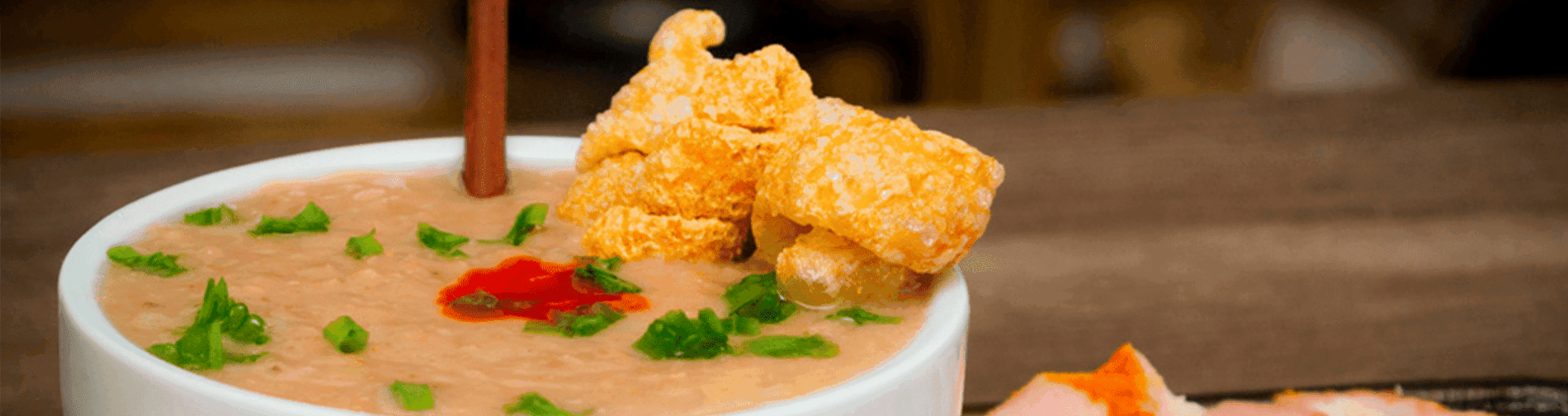 Caldinho de Feijão com torresmo